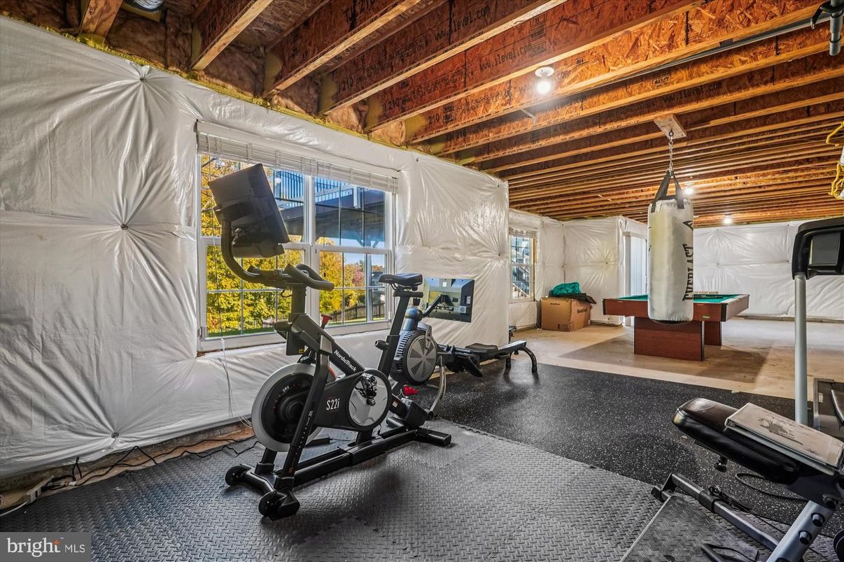 Fitness Equipment, Interior, Wooden Beams