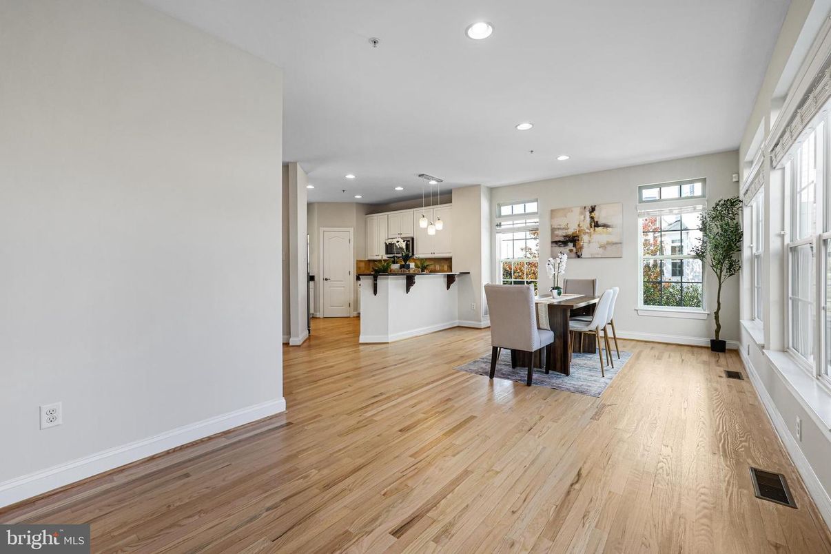 Dining room, Interior, Kitchen, Pendant Lights, Recessed Lighting, Wood Texture Flooring
