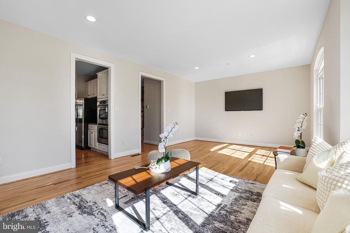 Interior, Kitchen, Living room, Recessed Lighting, Wood Texture Flooring