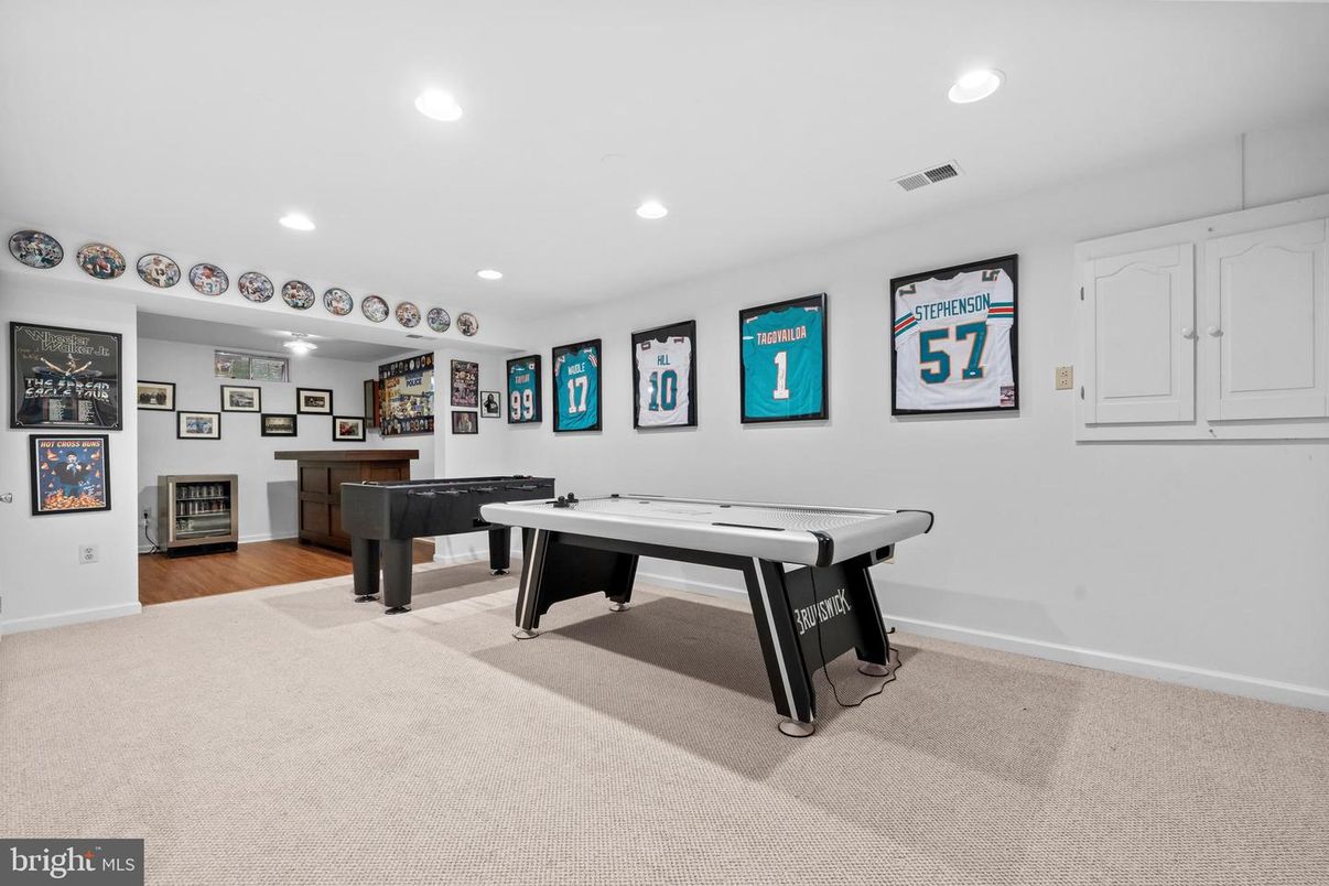 Billiard Table, Game Room, Interior, Recessed Lighting, Wood Texture Flooring