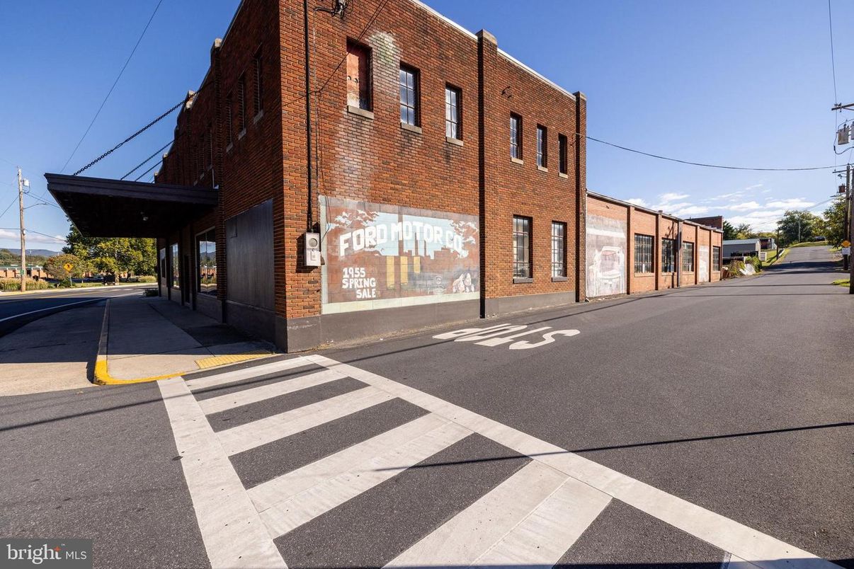 Exterior, Facade, Brick Facade, Condo Building