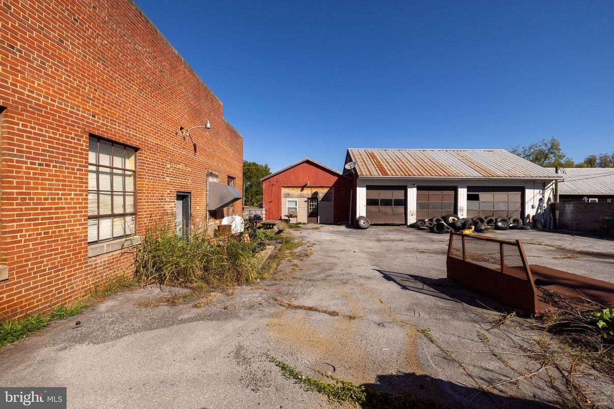 Detached Garage, Exterior