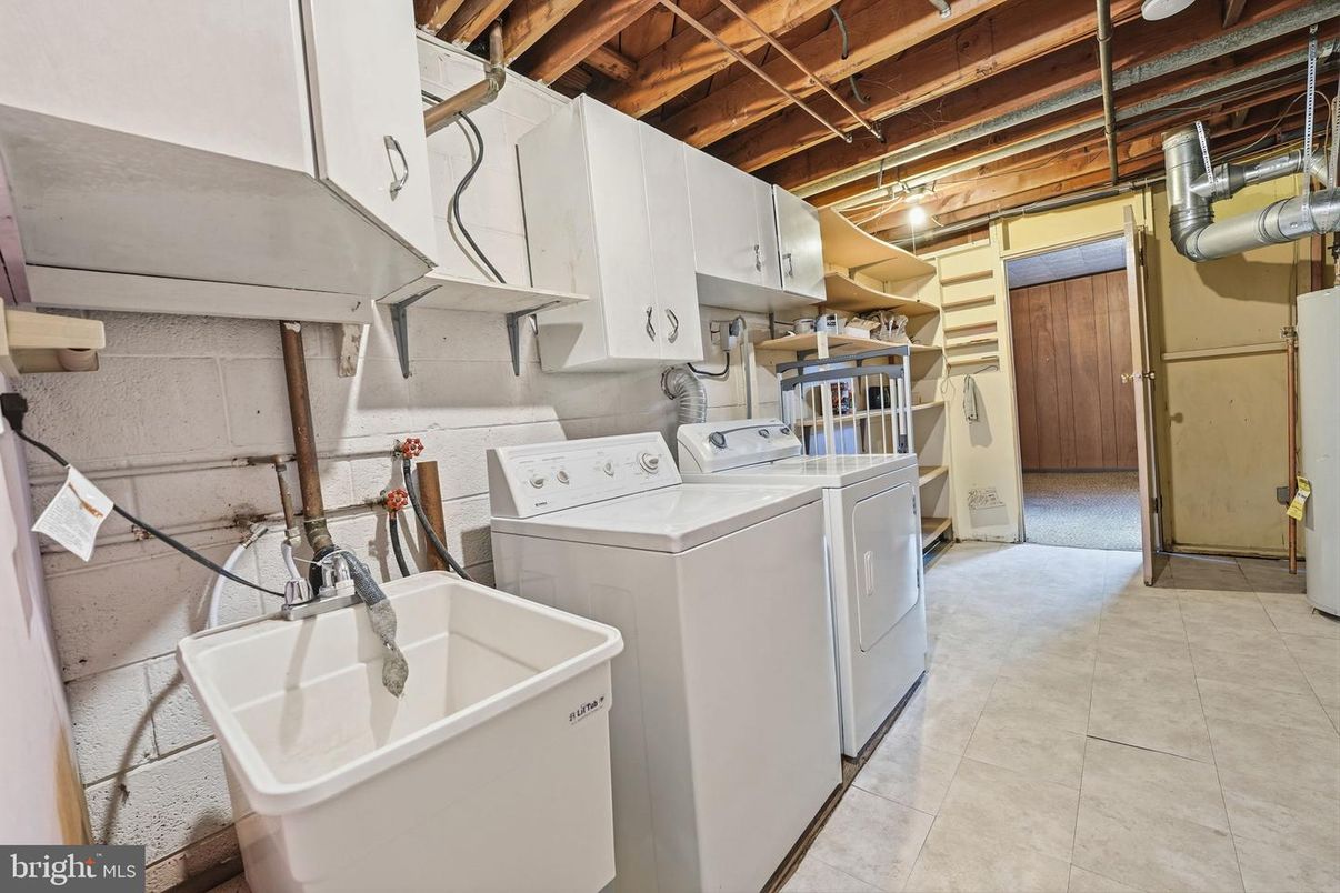 Interior, Washer, Wooden Beams, Wooden Ceilings