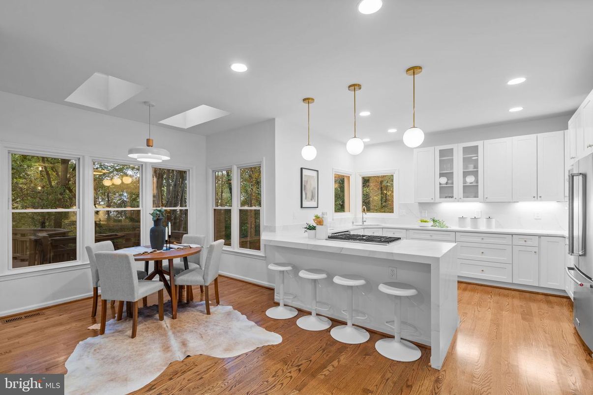 Dining room, Interior, Kitchen, Pendant Lights, Recessed Lighting, Wood Texture Flooring