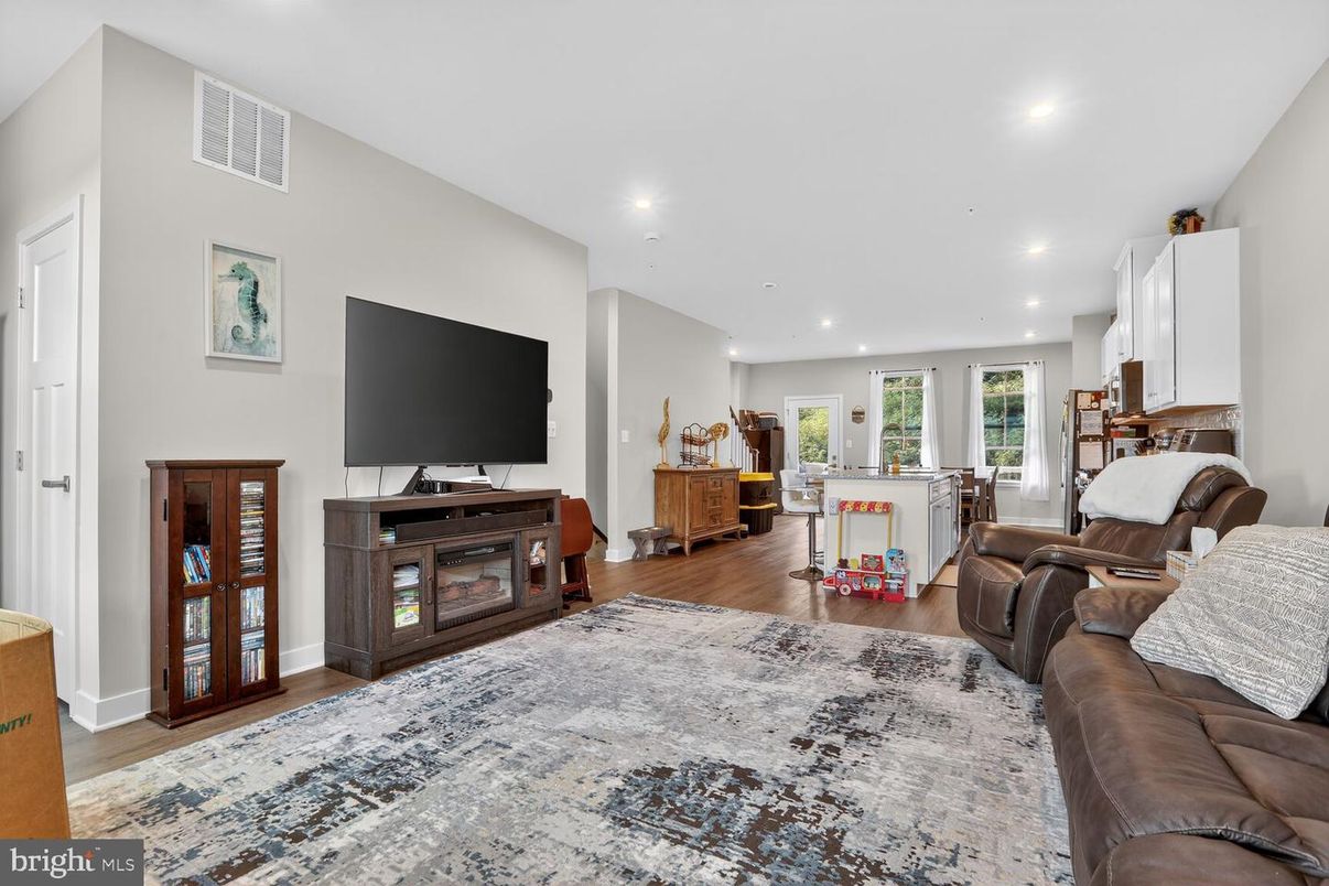 Interior, Kitchen, Living room, Recessed Lighting, Wood Texture Flooring