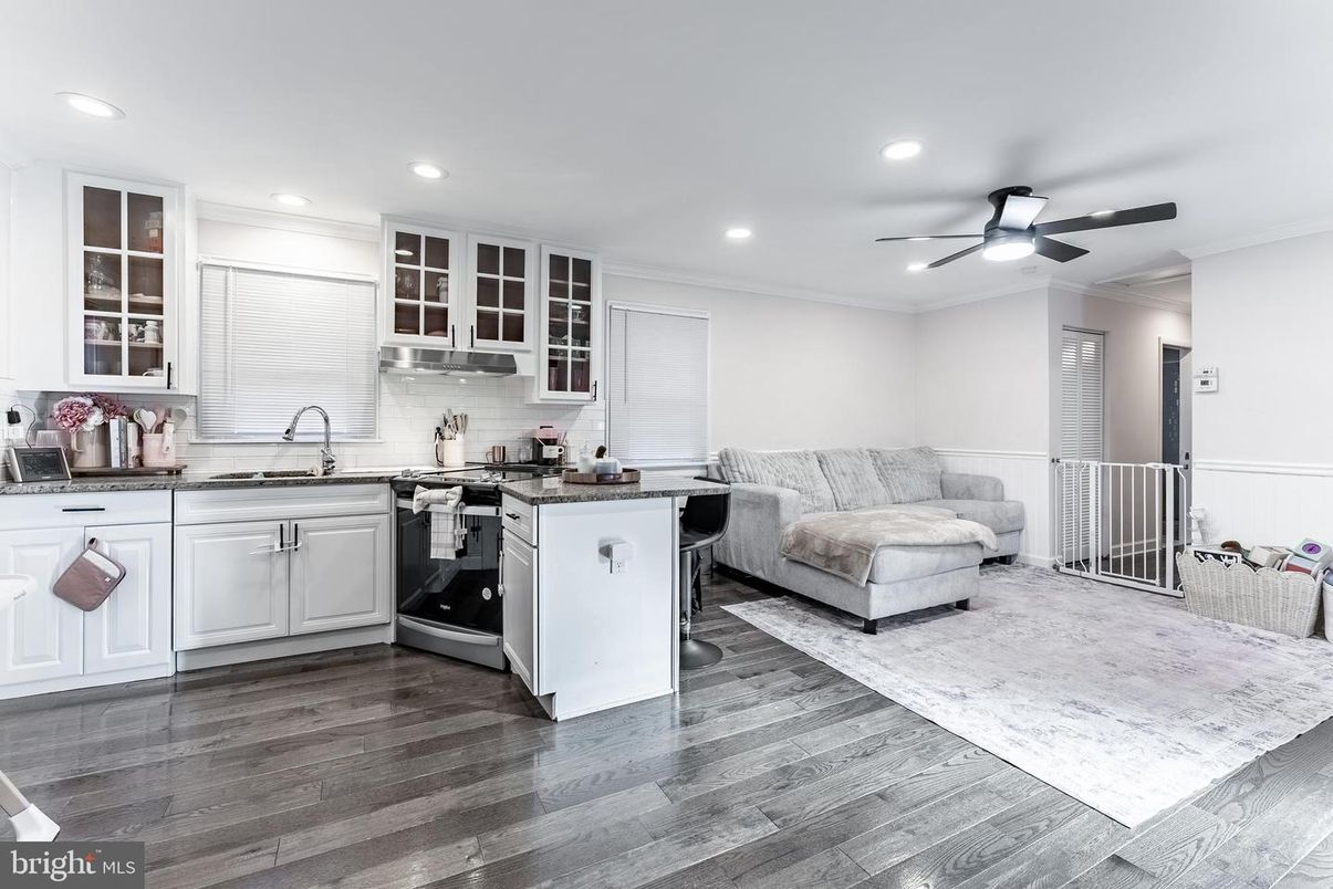 Interior, Kitchen, Living room, Recessed Lighting, Wood Texture Flooring