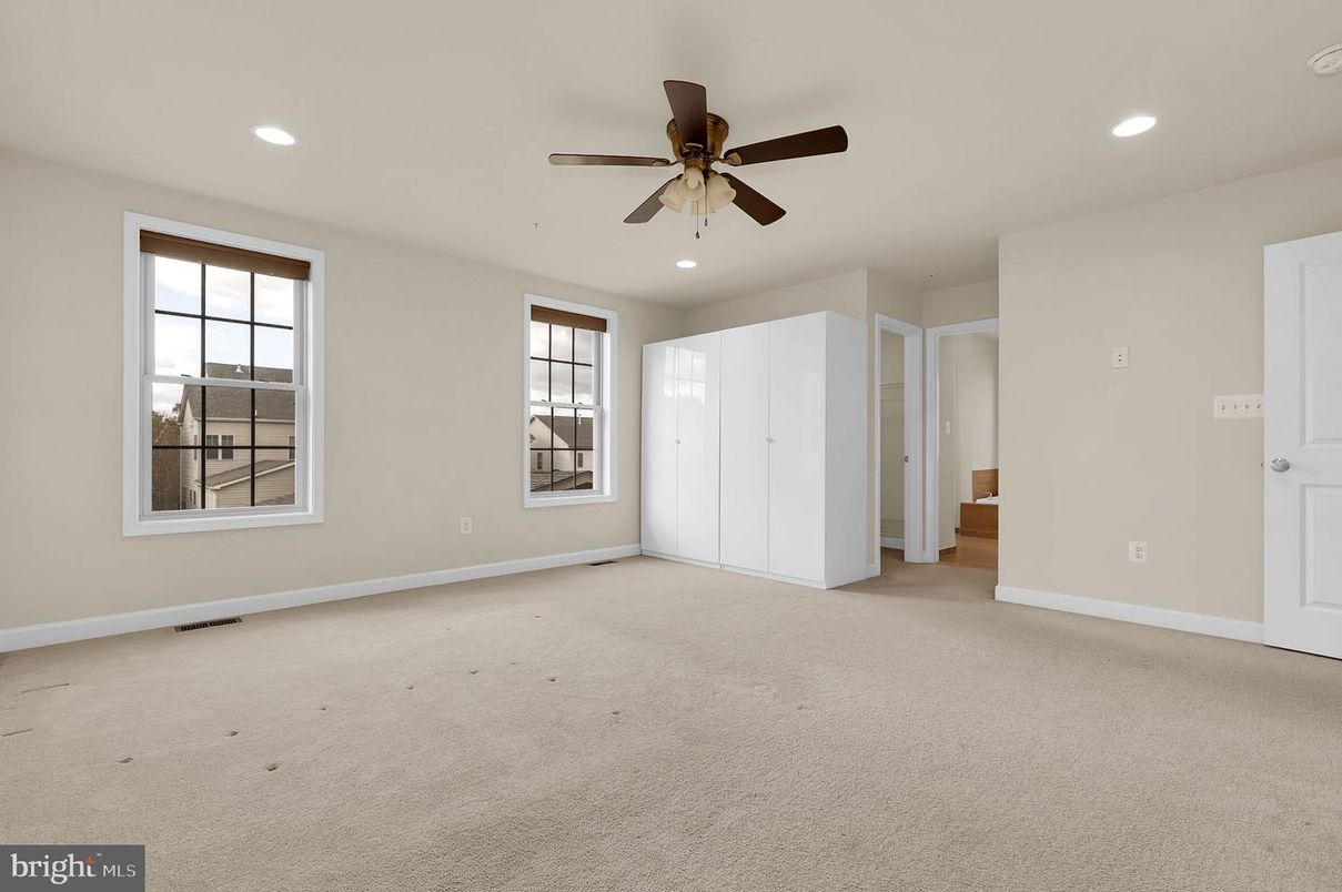 Empty room, Interior, Recessed Lighting