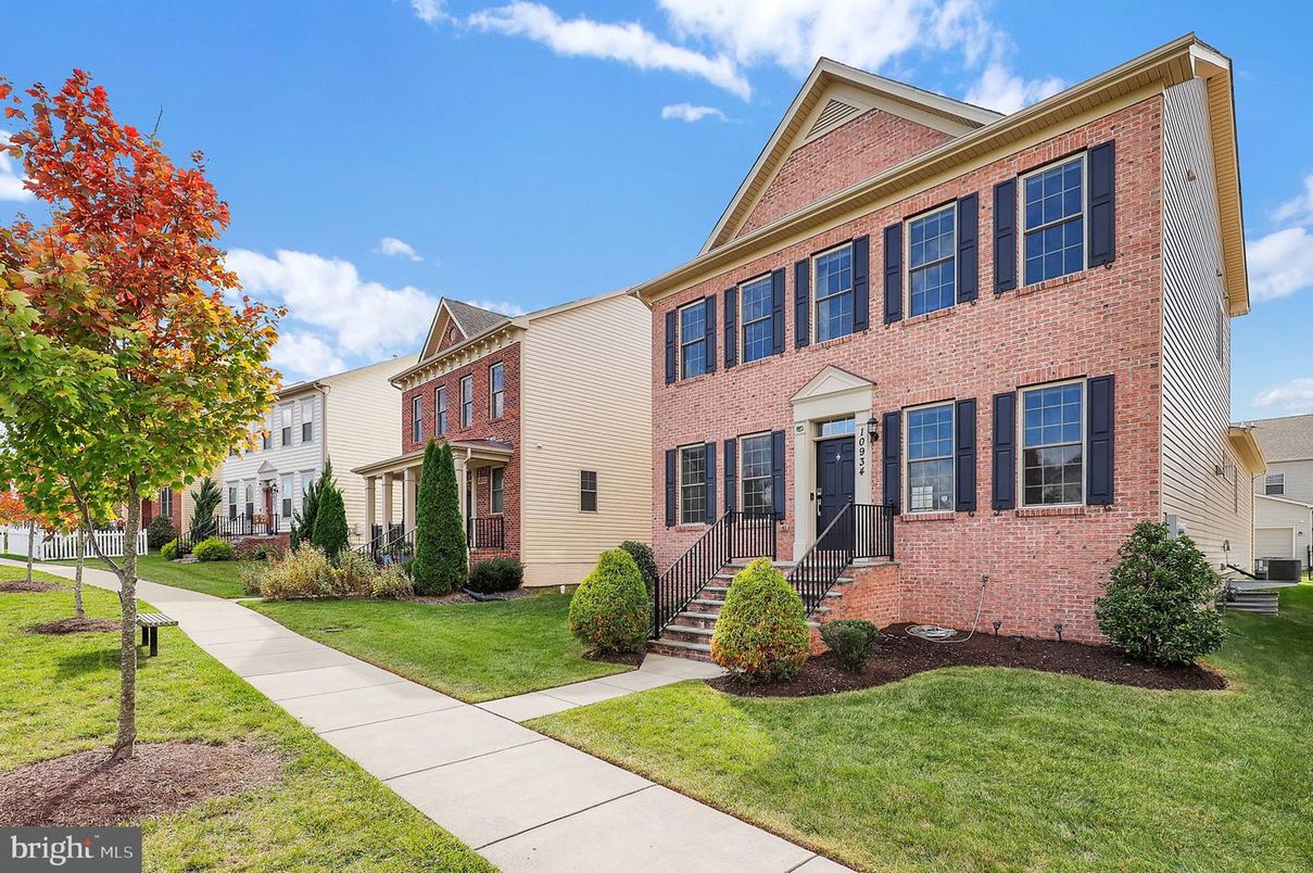 Exterior, Facade, Brick Facade, Georgian