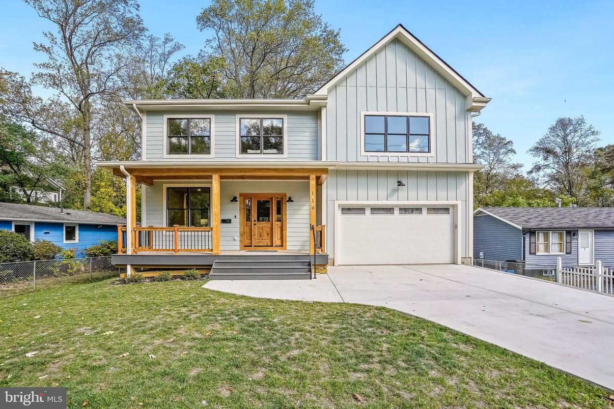 Attached, Exterior, Facade, Farmhouse