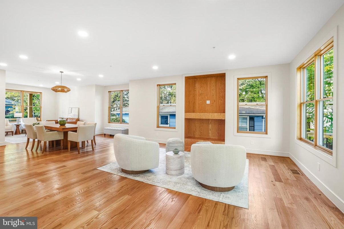 Dining room, Interior, Living room, Recessed Lighting, Wood Texture Flooring