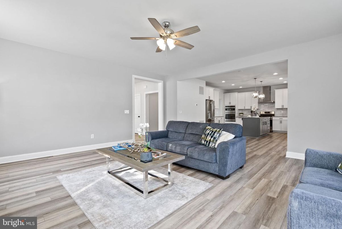 Interior, Kitchen, Living room, Pendant Lights, Recessed Lighting, Stainless Steel Appliances, Wood Texture Flooring