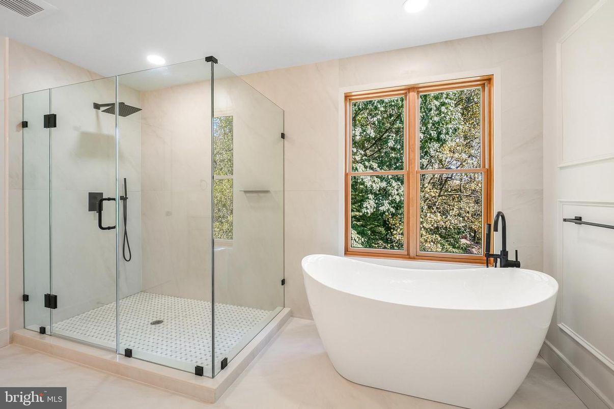 Bathroom, Free Standing Baths, Glass Shower, Interior, Recessed Lighting