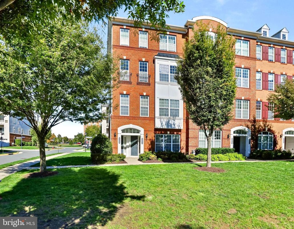 Backyard, Exterior, Facade, Brick Facade, Rowhouse