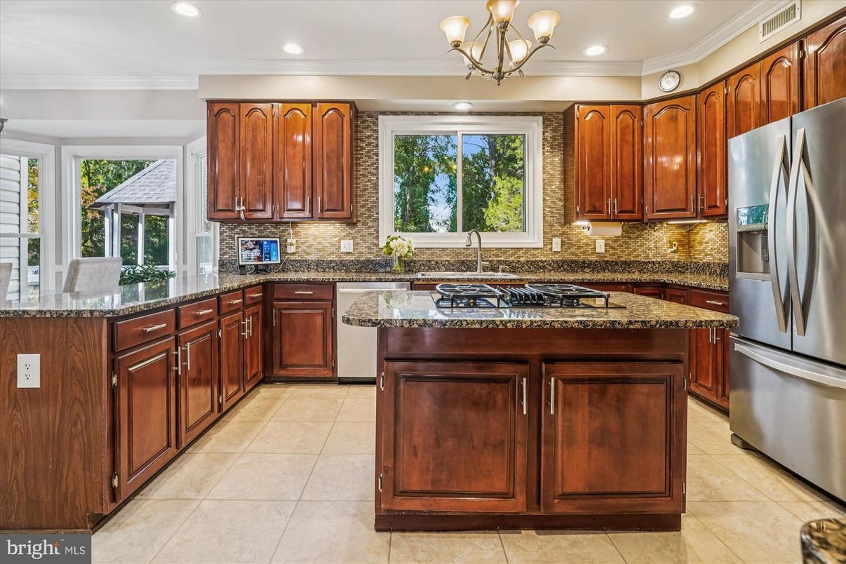 Chandelier, Interior, Kitchen, Recessed Lighting, Stainless Steel Appliances
