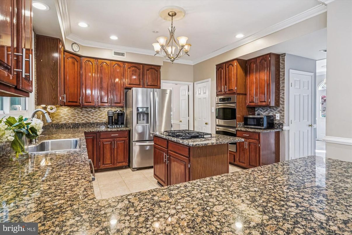 Chandelier, Interior, Kitchen, Recessed Lighting, Stainless Steel Appliances