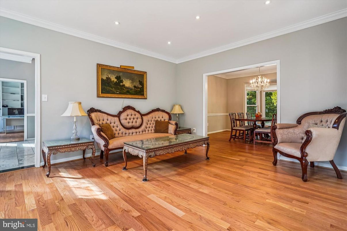 Chandelier, Dining room, Interior, Recessed Lighting, Wood Texture Flooring