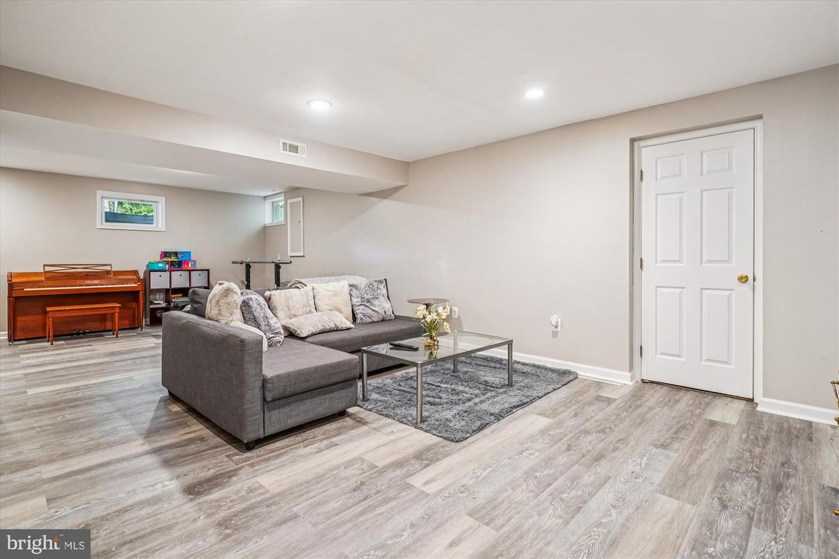 Interior, Living room, Piano, Recessed Lighting, Wood Texture Flooring