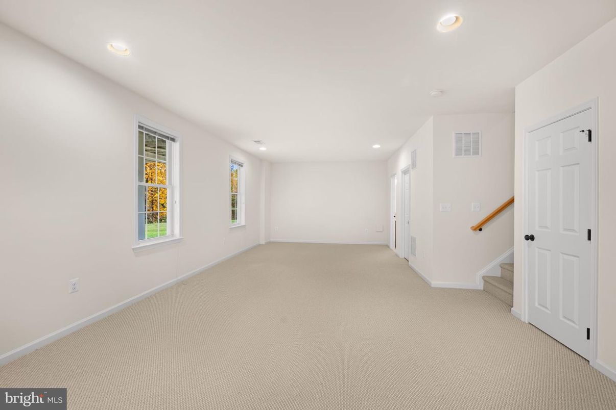 Empty room, Interior, Recessed Lighting