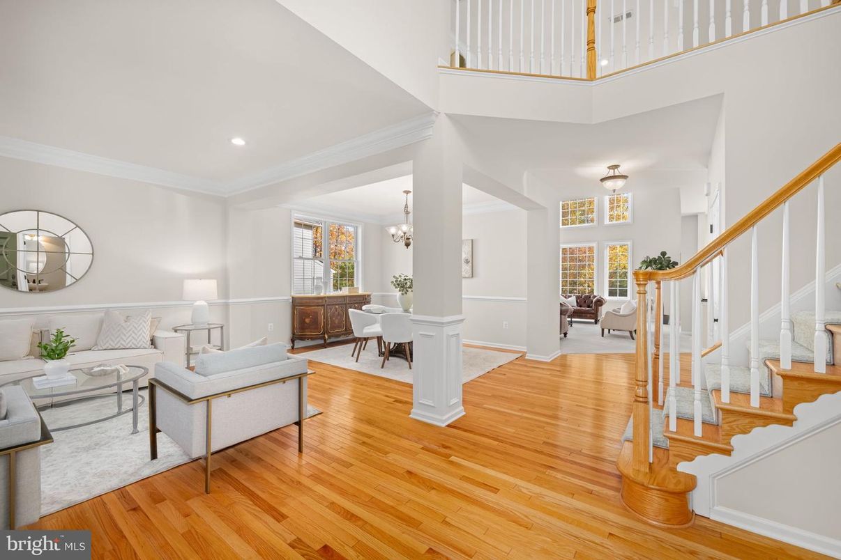 Chandelier, Dining room, Interior, Living room, Recessed Lighting, Wood Texture Flooring