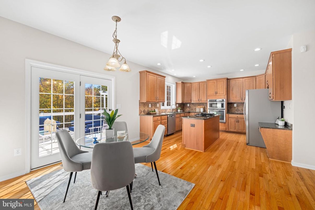 Dining room, Interior, Kitchen, Pendant Lights, Recessed Lighting, Wood Texture Flooring