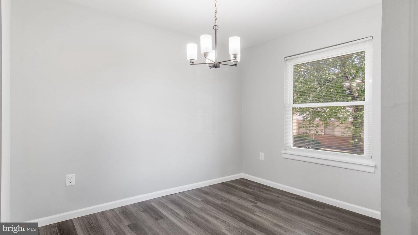 Empty room, Interior, Pendant Lights, Wood Texture Flooring