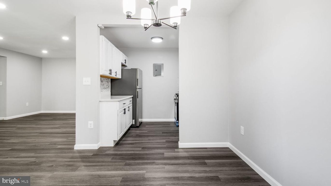 Chandelier, Interior, Kitchen, Recessed Lighting, Wood Texture Flooring