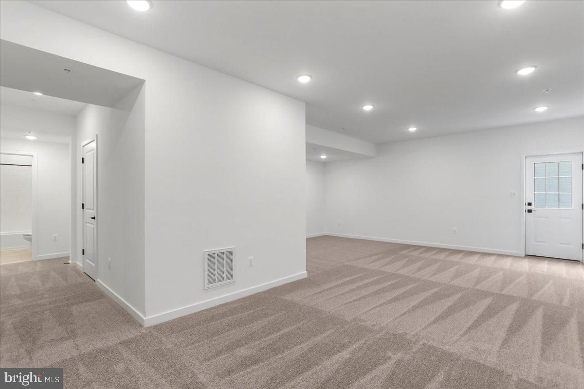 Empty room, Interior, Recessed Lighting