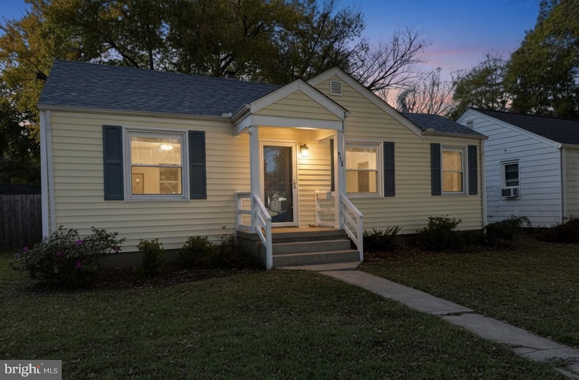 Exterior, Facade, Cape Cod