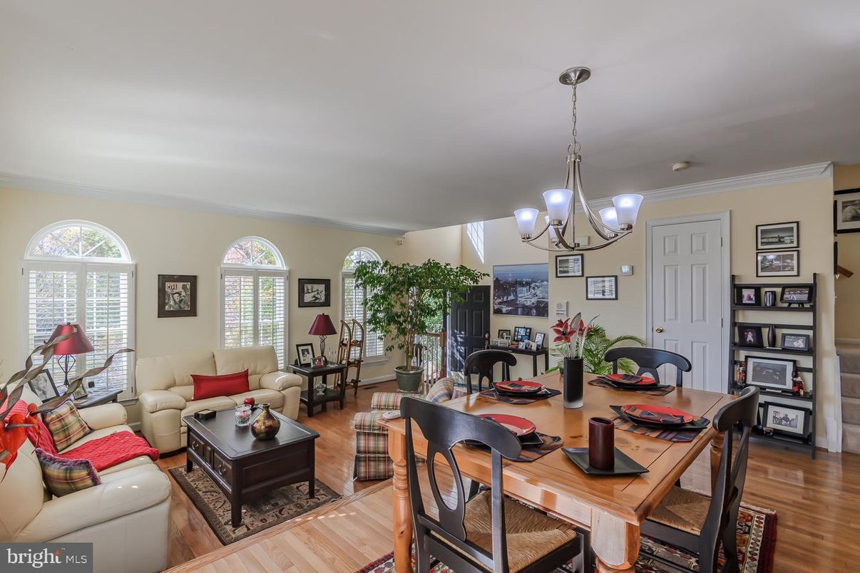Chandelier, Dining room, Interior, Living room, Wood Texture Flooring