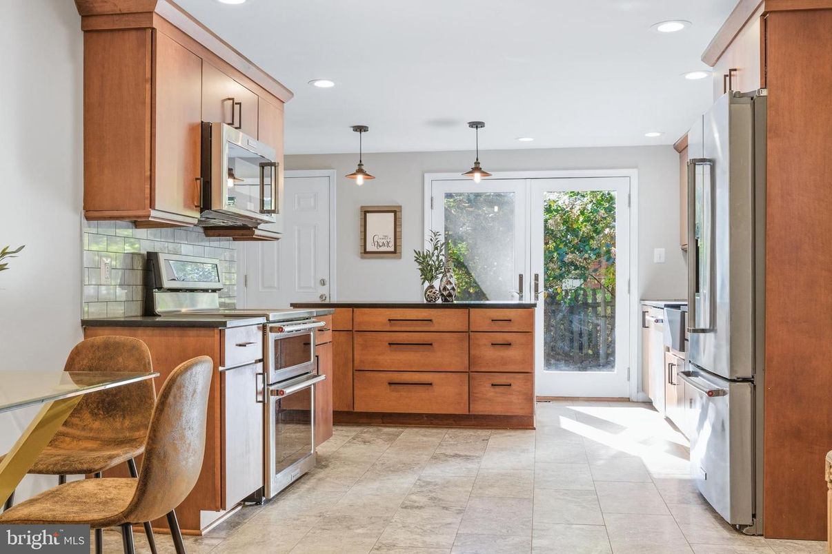 Interior, Kitchen, Pendant Lights, Recessed Lighting, Stainless Steel Appliances