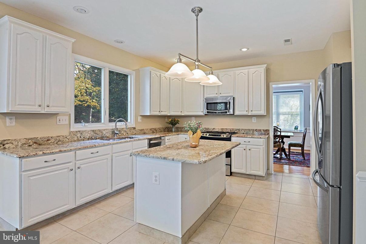 Dining room, Interior, Kitchen, Pendant Lights, Recessed Lighting, Stainless Steel Appliances