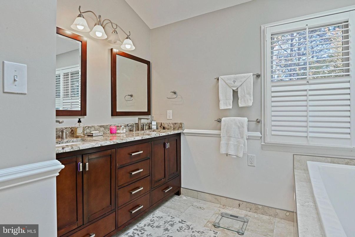 Bathroom, Dual Sink Vanities, Interior