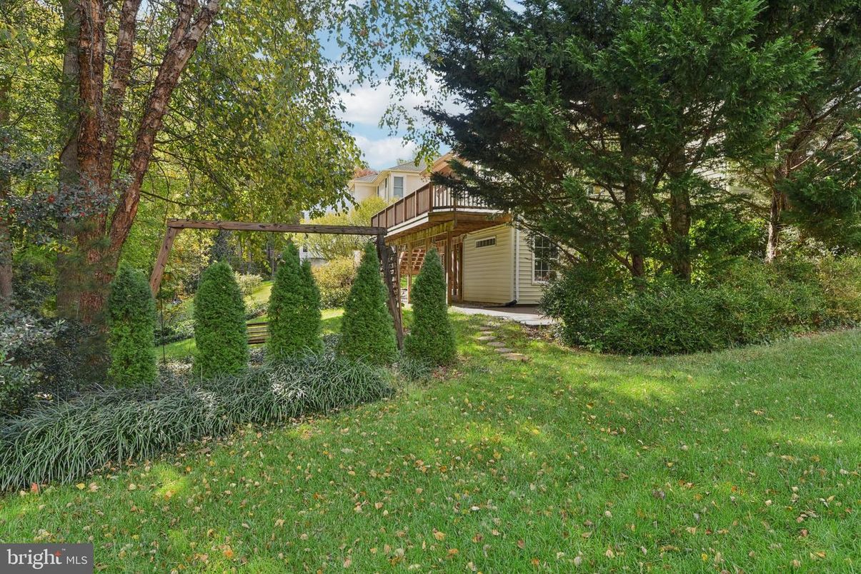 Backyard, Exterior, Hot Tub