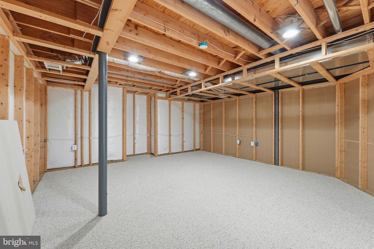 Empty room, Interior, Wooden Beams, Wooden Ceilings
