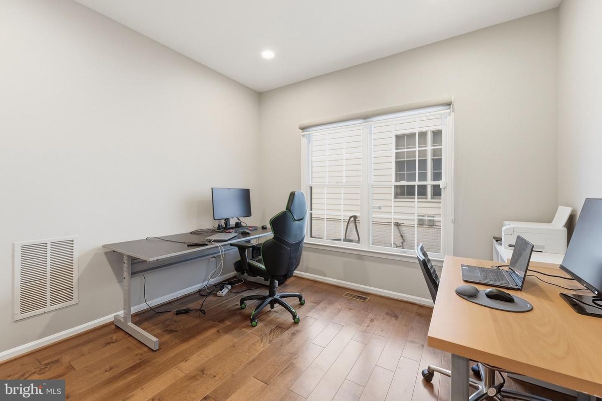 Home Office, Interior, Recessed Lighting, Wood Texture Flooring