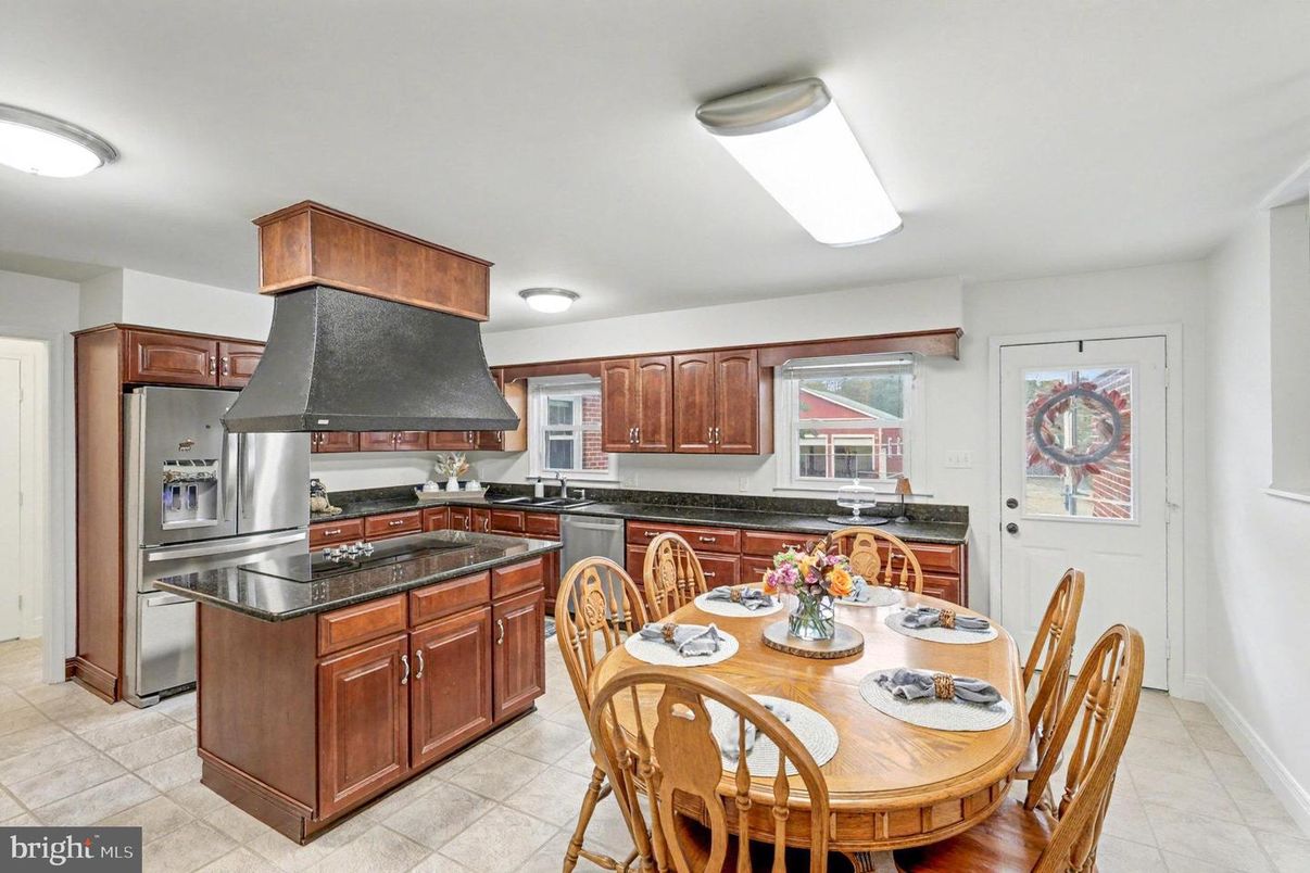 Dining room, Interior, Kitchen, Stainless Steel Appliances