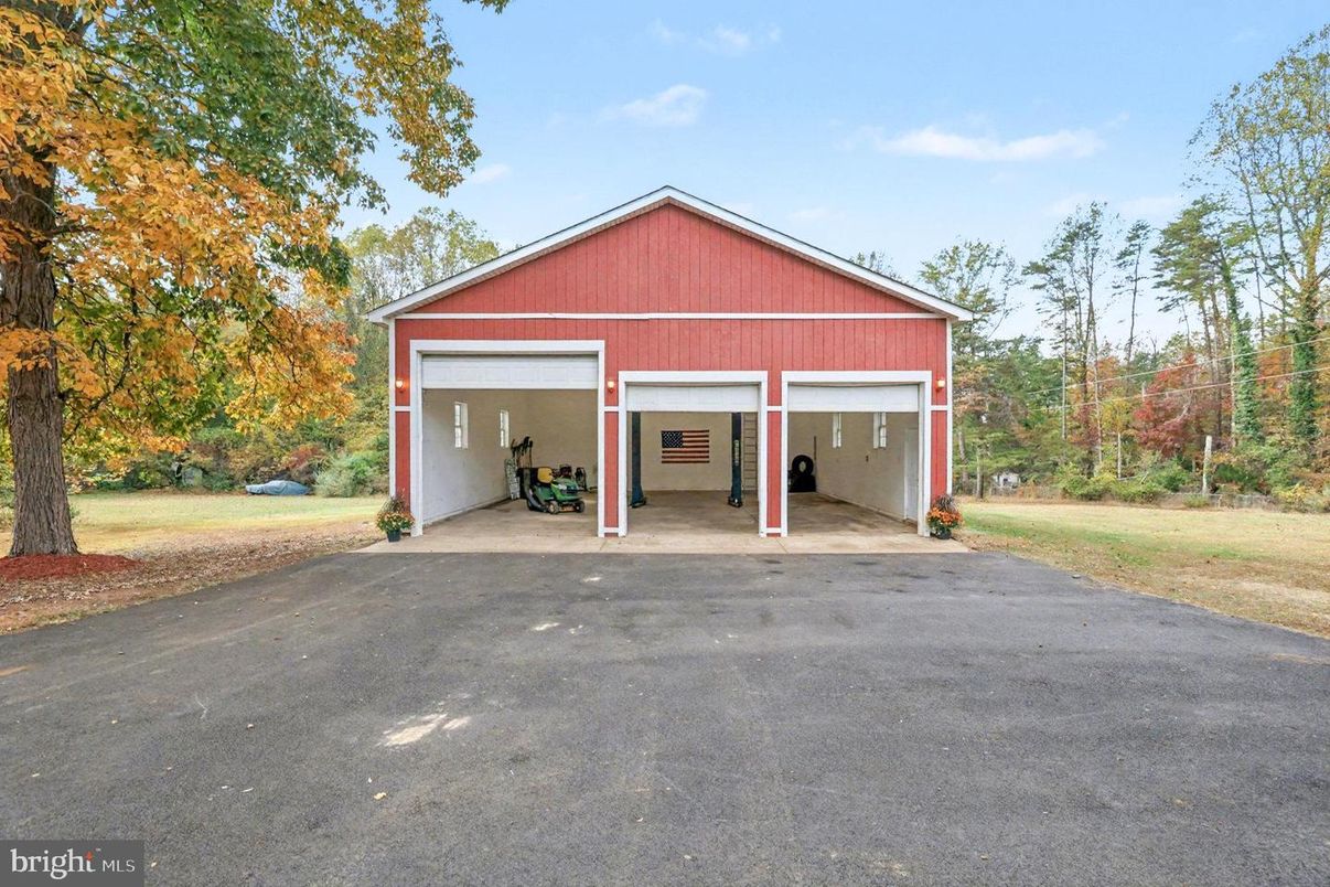 Backyard, Detached Garage, Exterior