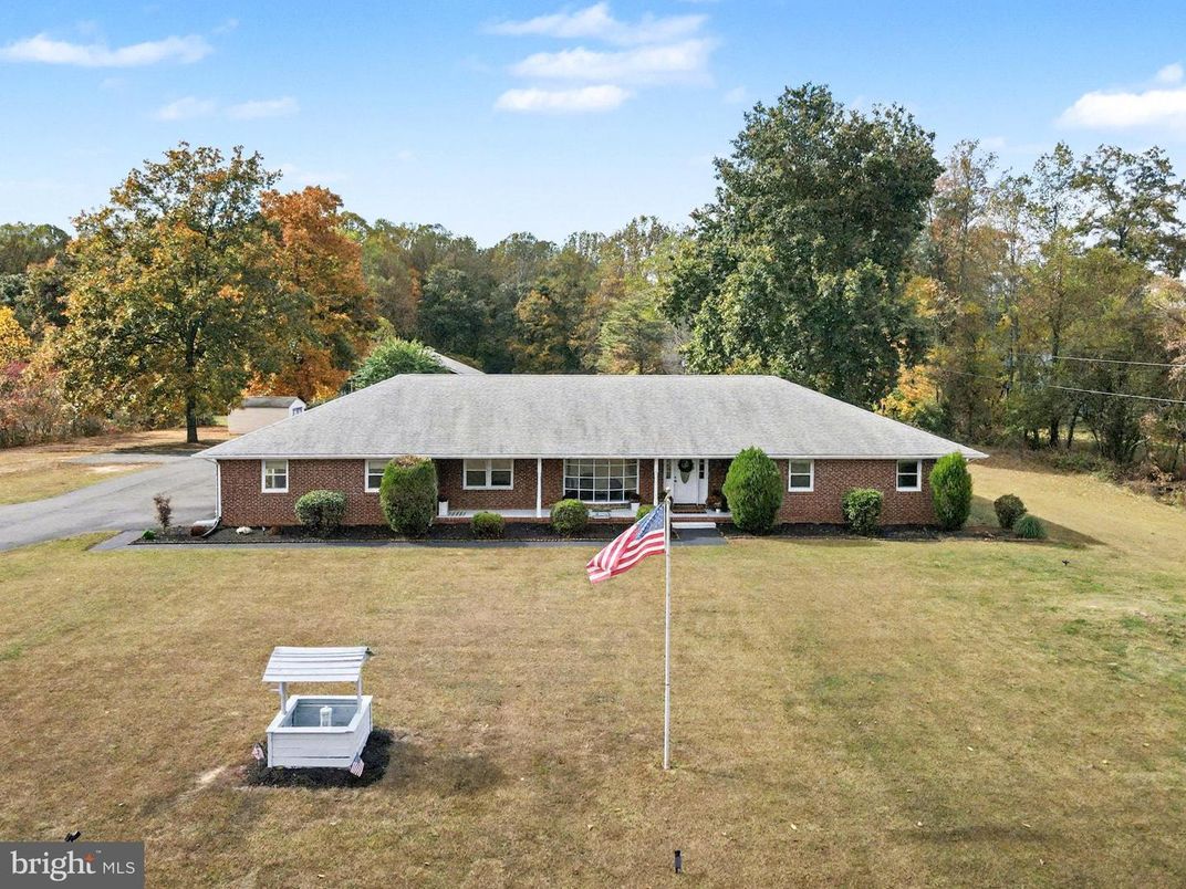 Exterior, Facade, Brick Facade, Ranch