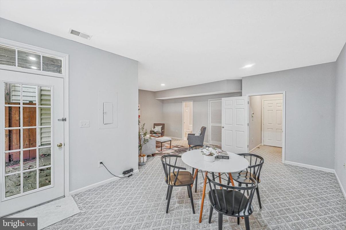 Dining room, Interior, Recessed Lighting