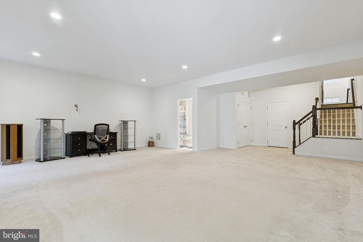 Empty room, Home Office, Interior, Recessed Lighting