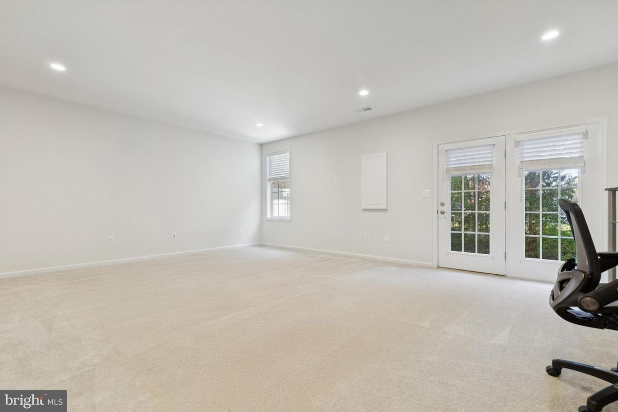 Empty room, Home Office, Interior, Recessed Lighting