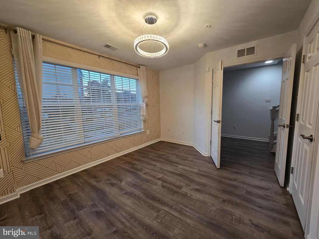 Empty room, Interior, Pendant Lights, Wood Texture Flooring