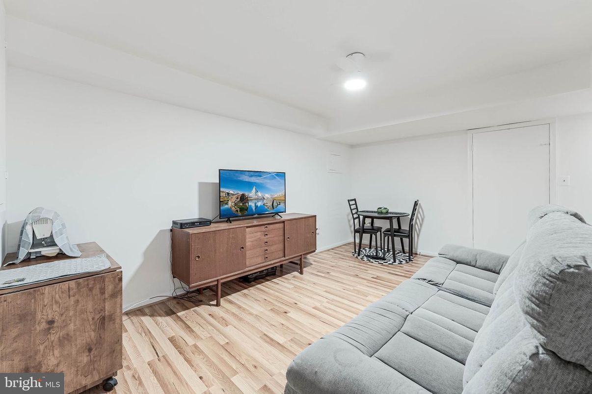 Dining room, Interior, Living room, Recessed Lighting, Wood Texture Flooring