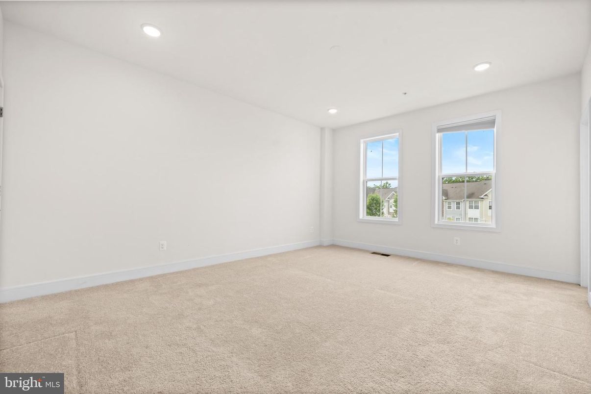 Empty room, Interior, Recessed Lighting