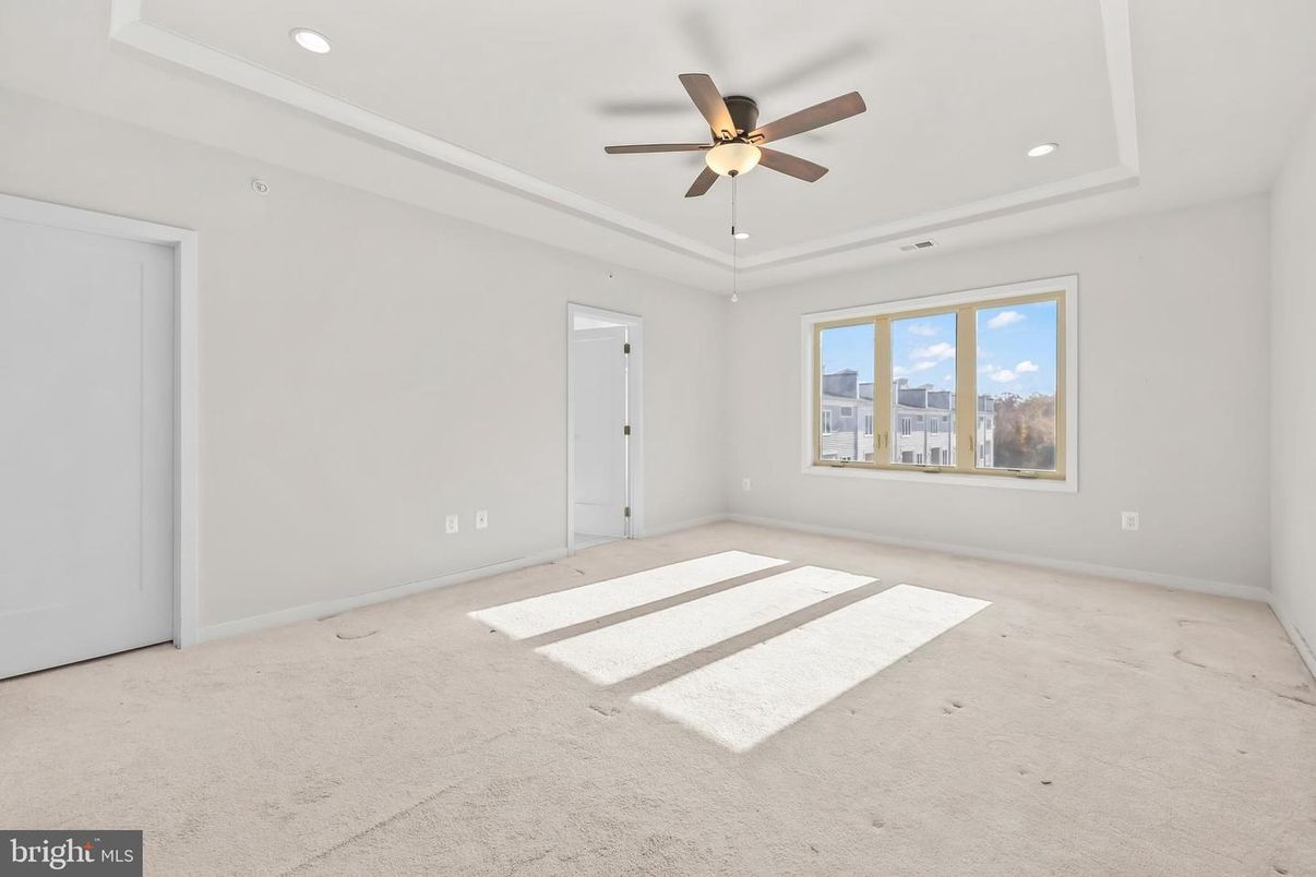 Empty room, Interior, Recessed Lighting