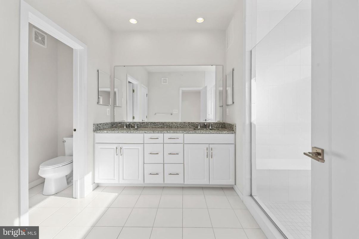 Bathroom, Dual Sink Vanities, Interior, Recessed Lighting