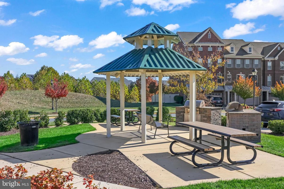 Exterior, Outdoor Kitchen