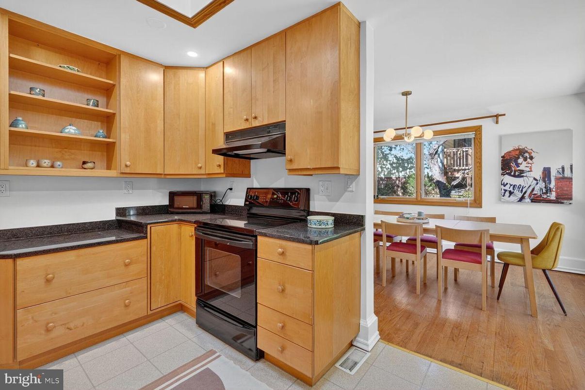 Dining room, Interior, Kitchen, Pendant Lights, Recessed Lighting, Wood Texture Flooring