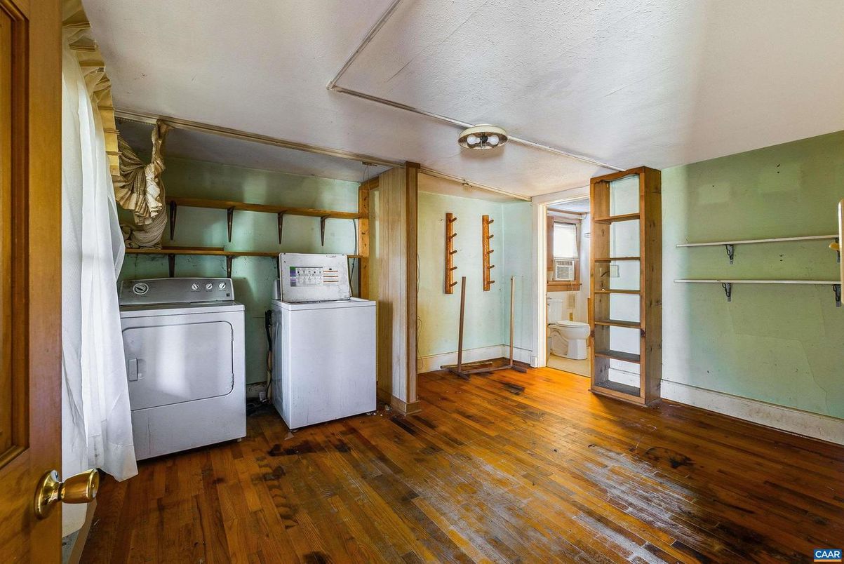 Interior, Utility Closets, Washer, Wood Texture Flooring