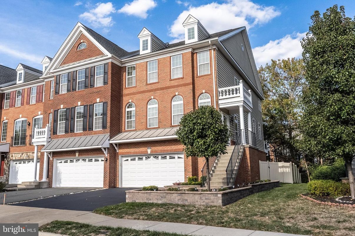 Attached, Exterior, Facade, Brick Facade, Rowhouse